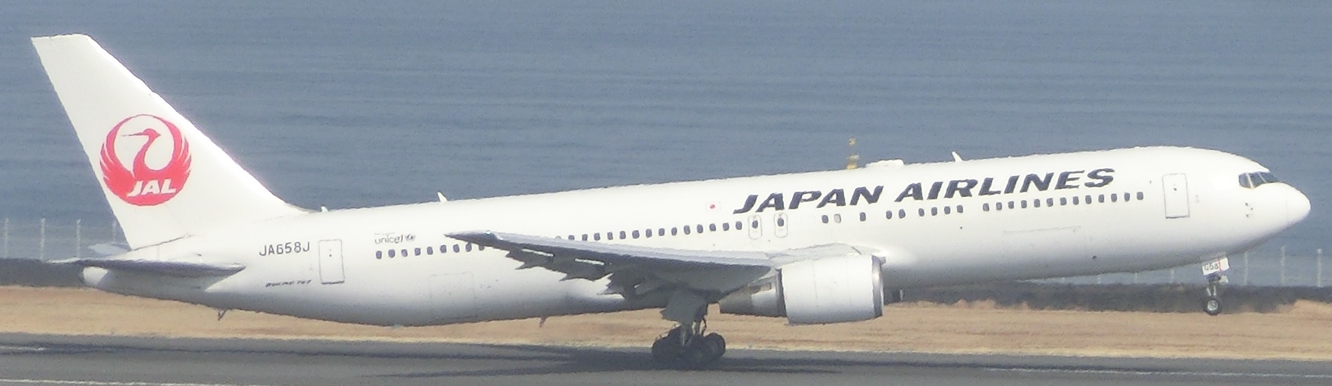 B767JA658J2.jpg