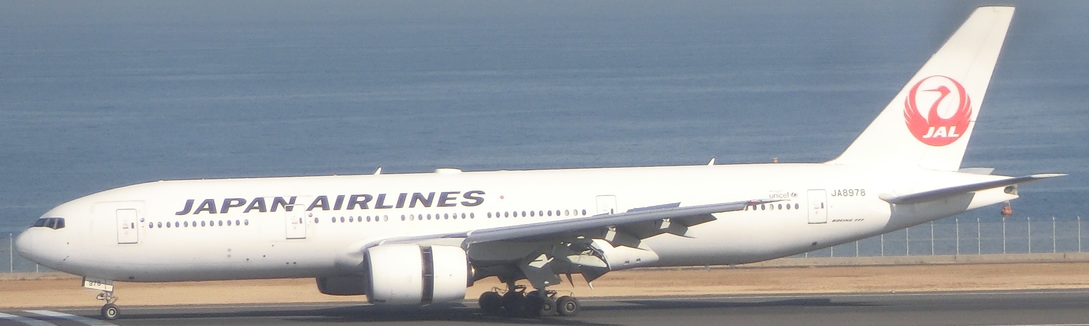 B777JA8978.jpg