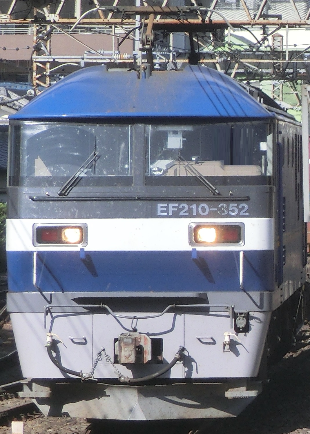 EF210-352.jpg