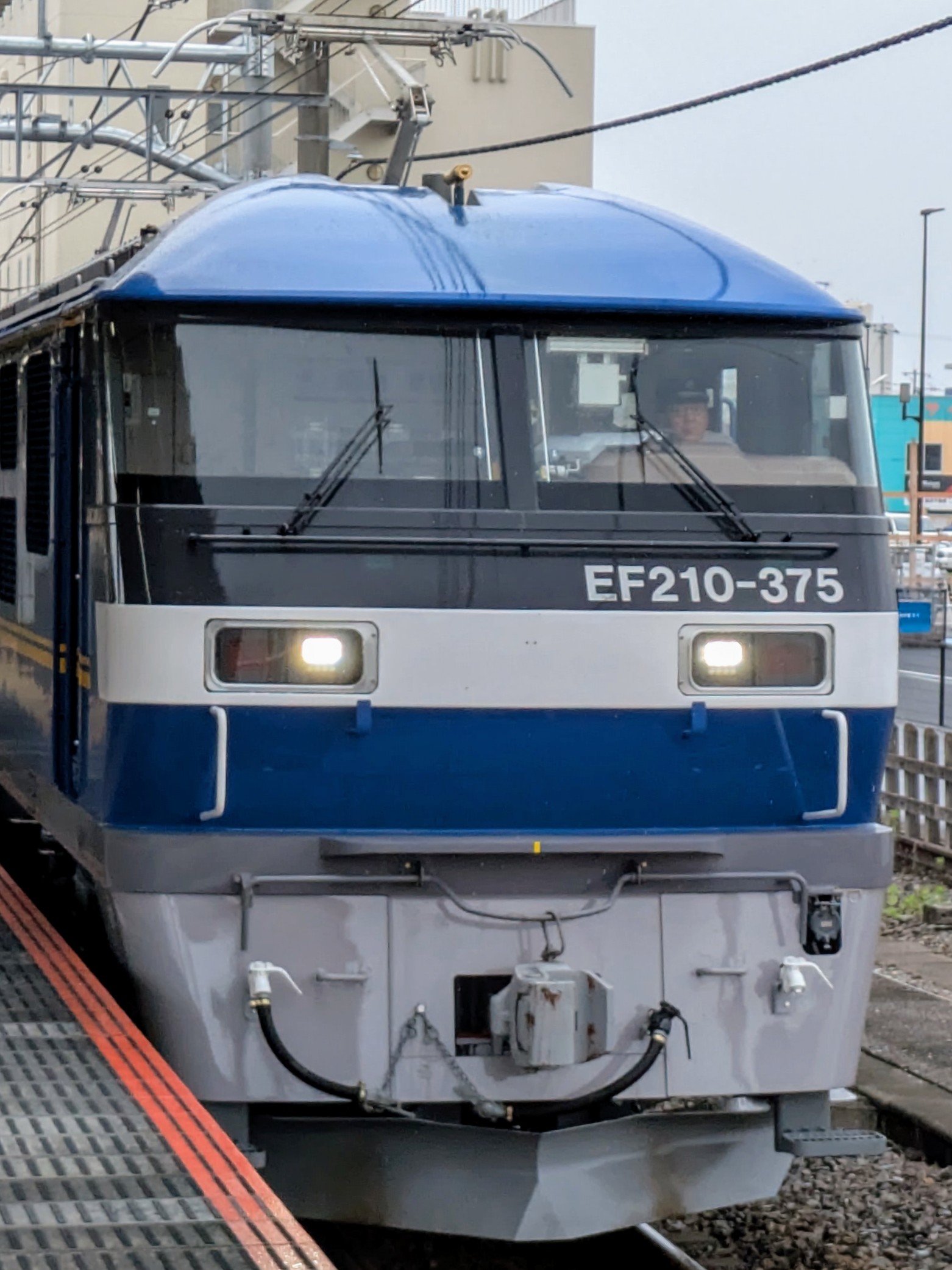 EF210-375.jpg