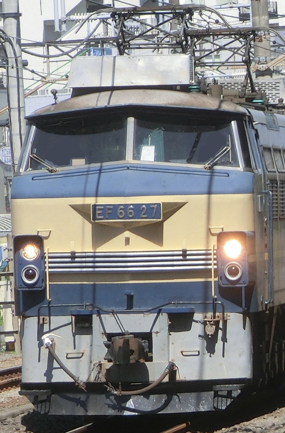 EF6627.jpg