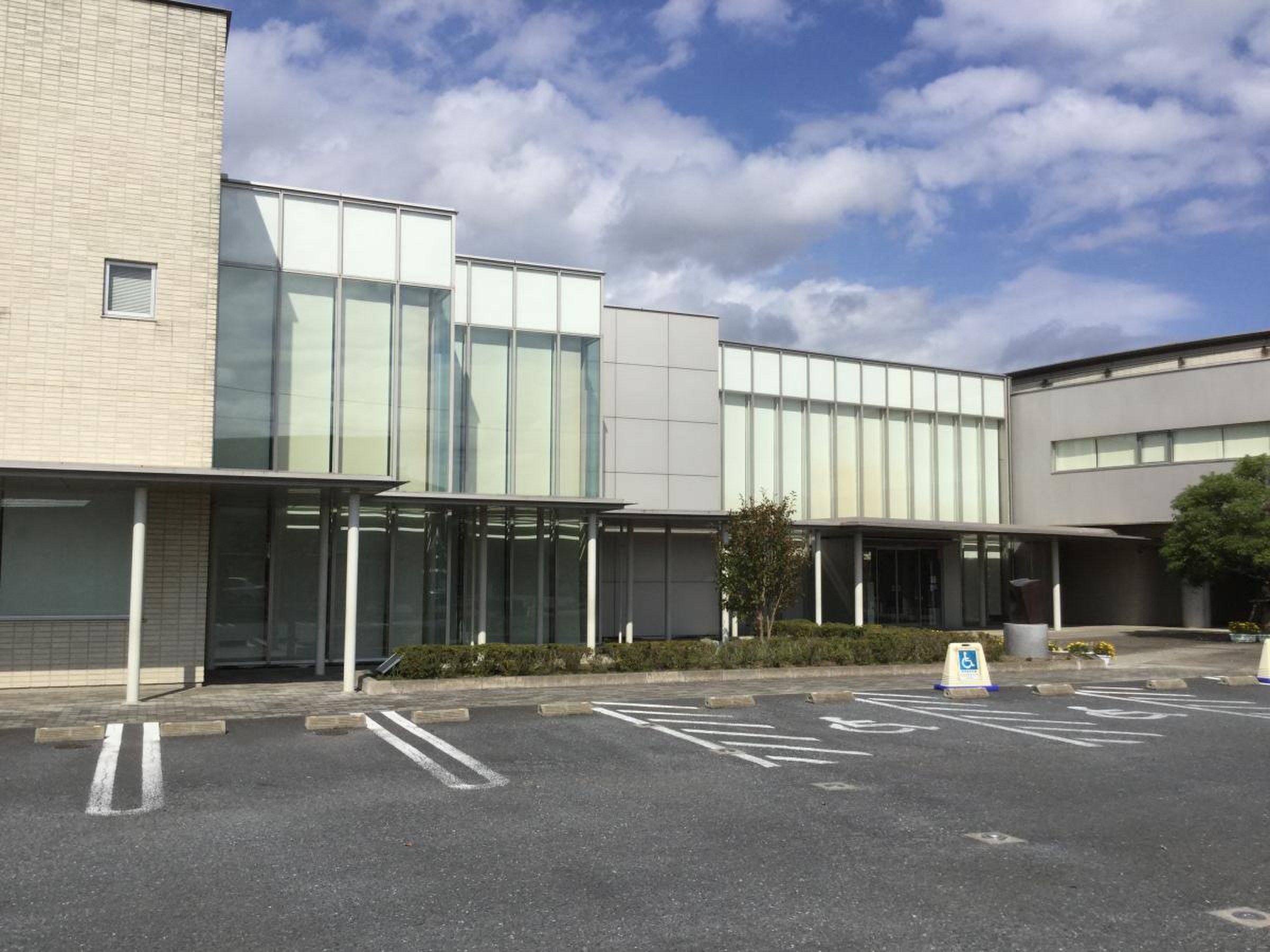那珂市立図書館.jpg