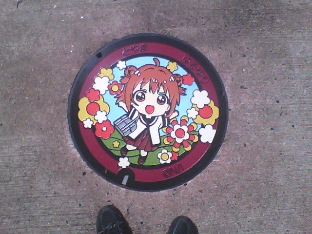 そういやゆるゆりのマンホール富山に出ました。