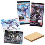 ガンプラの箱絵のカード菓子?いまこんなの売ってるんだな。箱絵は昔のは戦場の1場面の切り抜きみたいな感じだけど今のガンプラって雑にポーズしてるだけなんだろ?これ売れるんかいな